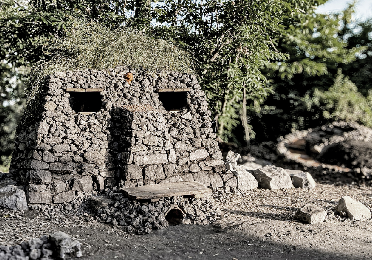 Il Guardiano dellEtna. Vincitore progetto MatreTerra. Residenza e Installazione di LandArt